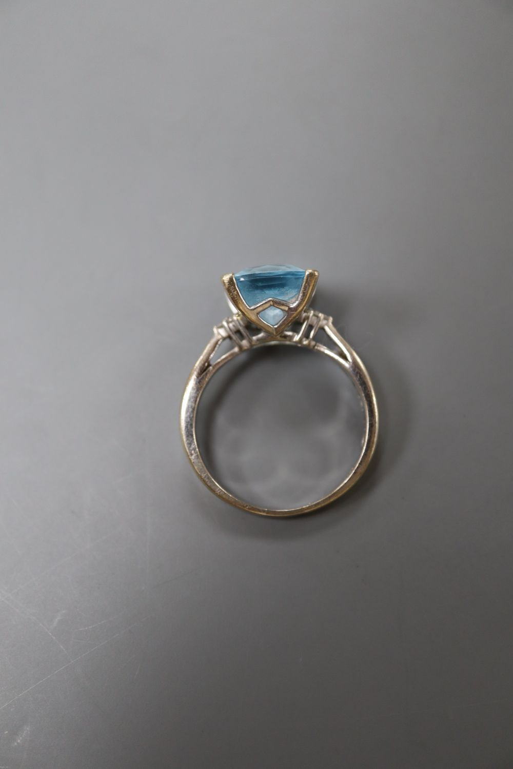 A modern 18ct white gold, blue topaz and diamond set dress ring, size S, gross 6.2 grams.